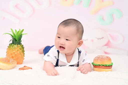 天水宝宝在妈妈肚子里